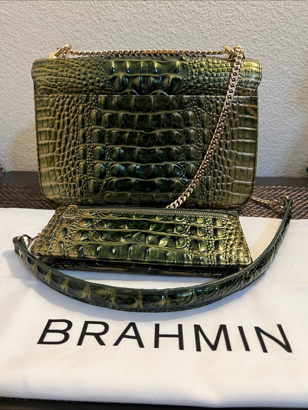 Brahmin Olive Green Croc-Embossed Leather Crossbody with Gold Chain and Wallet - Picture 4 of 12